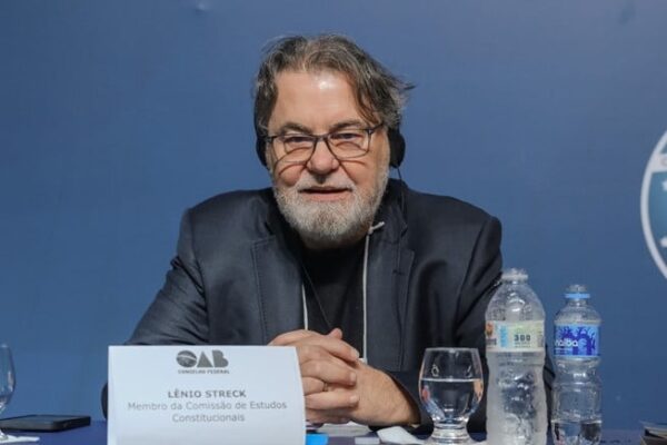 Descubra o Jurista que Domina as Citações em Teoria do Direito!