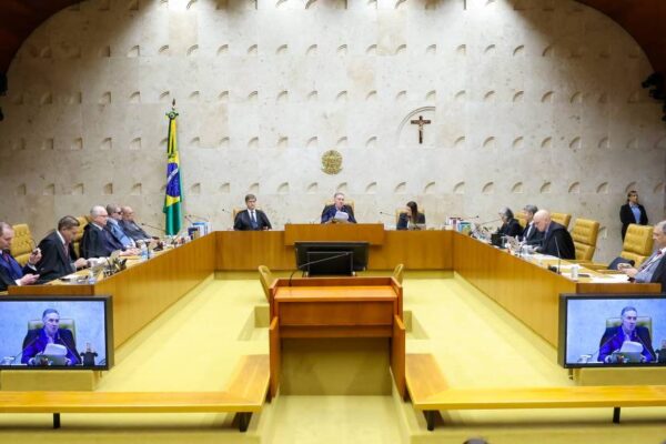 Impacto Gigante: 10 Decisões que Mudaram o Jogo da Economia!