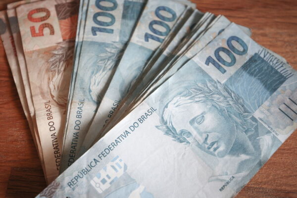Salário Mínimo Aumenta para R$ 1.733! Descubra Se Você Tem Direito a Esse Benefício!