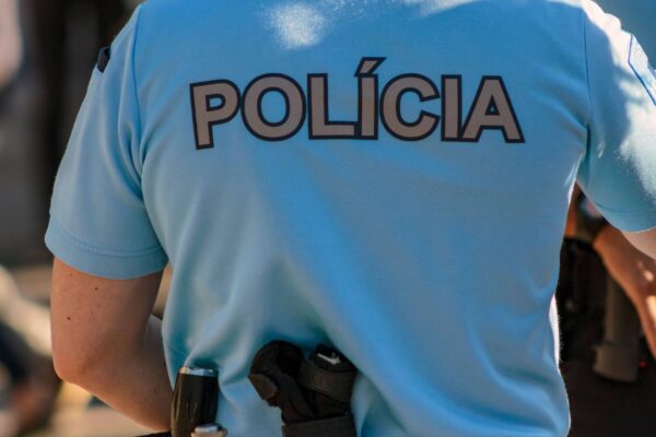 Escândalo na Faculdade de Direito: Estudantes Denunciam Manipulação de Forças de Segurança em Incidente Polêmico!